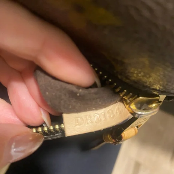 SOLD ‼️ Authentic Louis Vuitton Pochette Metis - Picture 4 of 15